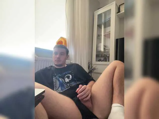 Live sex webcam photo for Guard22 #290786718