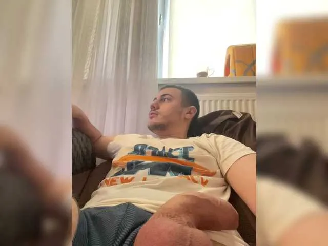 Live sex webcam photo for Guard22 #291021766