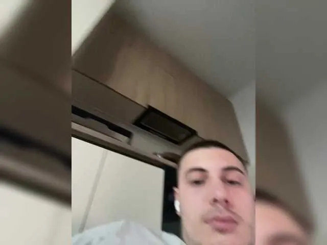 Live sex webcam photo for Guard22 #291280708