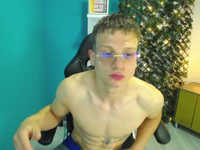 Live sex webcam photo for Gudrum- #275947635