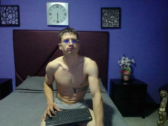 Live sex webcam photo for Gudrum- #276085741