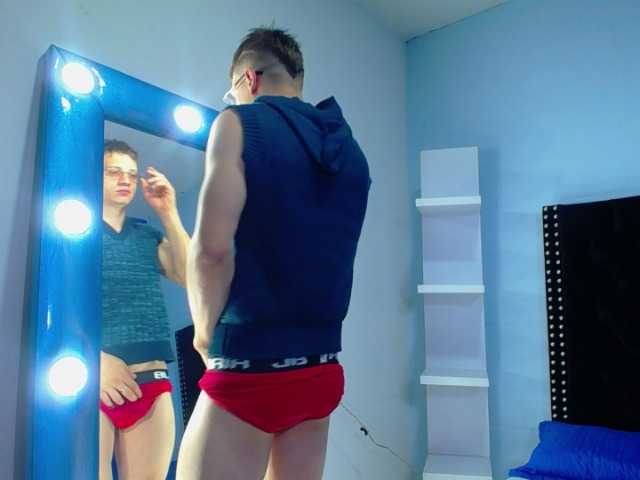 Live sex webcam photo for Gudrum- #276485277