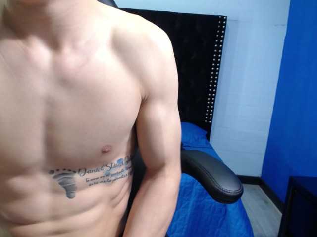 Live sex webcam photo for Gudrum- #276623498