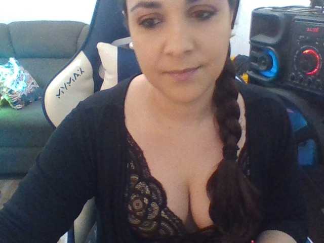 Live sex webcam photo for GuinBeck1 #275975885