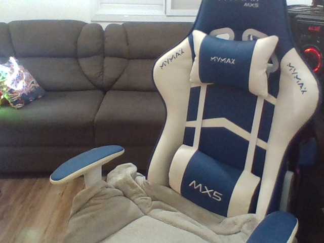 Live sex webcam photo for GuinBeck1 #275978033