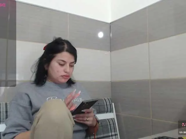 Live sex webcam photo for Gyna1999 #290316903