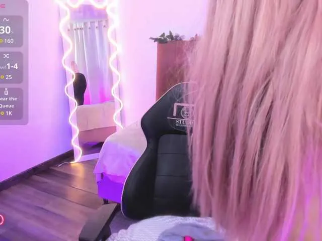 Live sex webcam photo for HANNI-TAY #291601992
