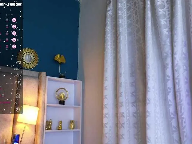 Live sex webcam photo for HANNIE-CASTLE #275493806