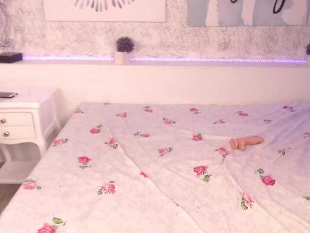 Live sex webcam photo for HELENWILLIAMS #277647443