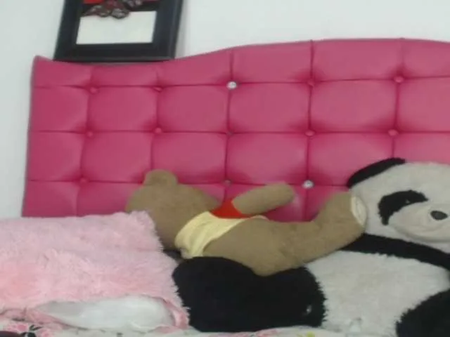 Live sex webcam photo for HELLEN-HOT #272143543