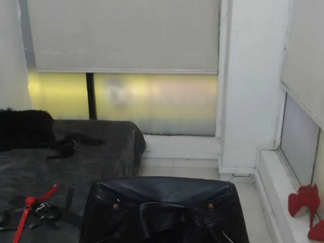 Live sex webcam photo for HONEYMIA #272902080