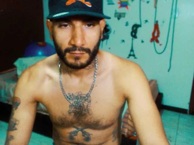 Live sex webcam photo for HONNEYDUO777 #275560568