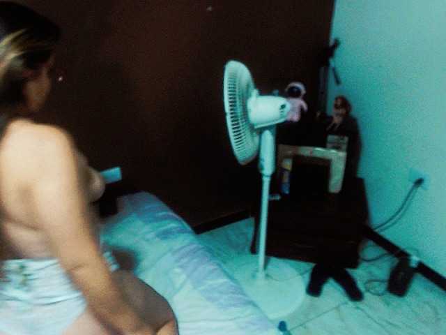 Live sex webcam photo for HONNEYDUO777 #276436633