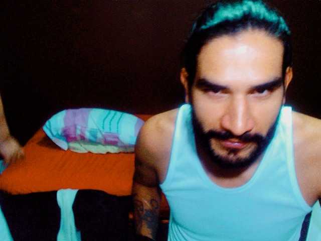 Live sex webcam photo for HONNEYDUO777 #276491421