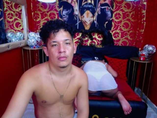 Live sex webcam photo for HORNYSCOUPLE #287376479