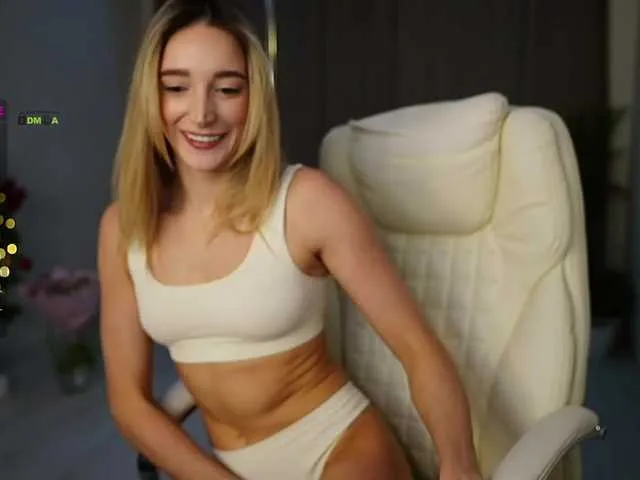Live sex webcam photo for HOT-MOLLY #272145560