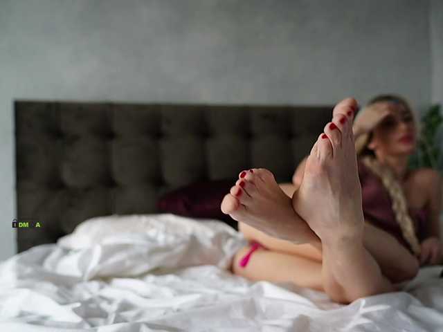 Live sex webcam photo for HOT-MOLLY #272462693