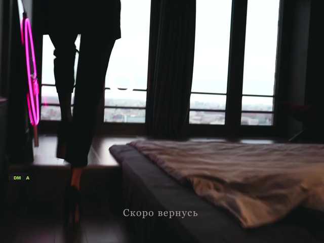Live sex webcam photo for HOT-MOLLY #272685016