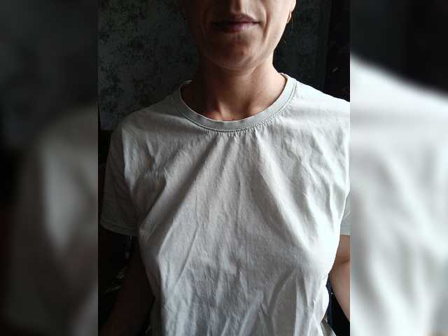 Live sex webcam photo for HOT-WOMAN #278049430