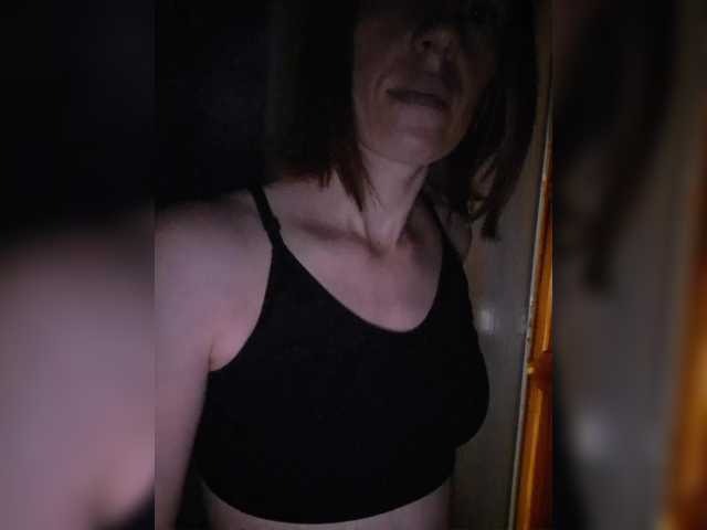 Live sex webcam photo for HOT-WOMAN #289864809