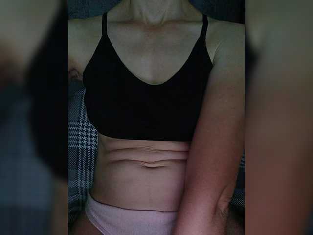 Live sex webcam photo for HOT-WOMAN #289904348