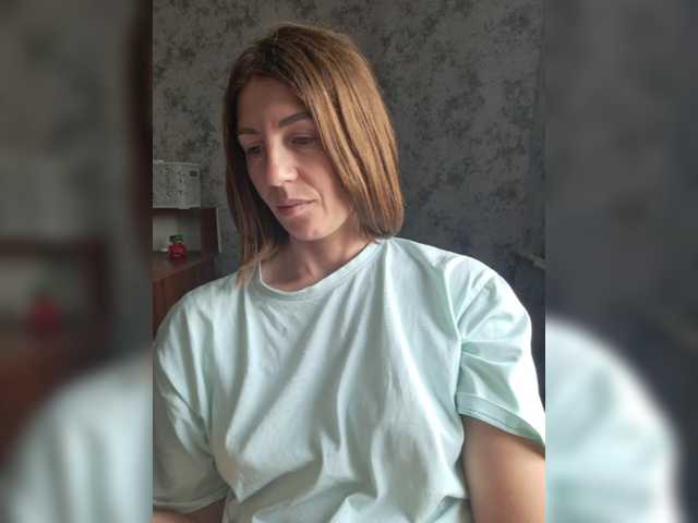 Live sex webcam photo for HOT-WOMAN #289986157