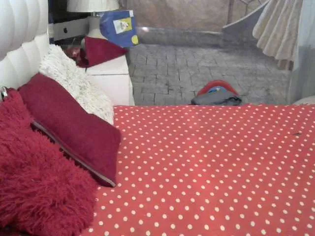 Live sex webcam photo for HOTLILLIE #277665687
