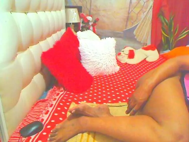 Live sex webcam photo for HOTLILLIE #290773804