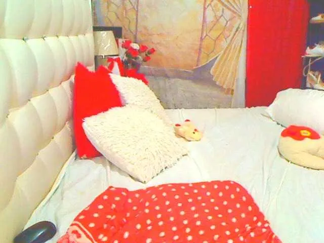 Live sex webcam photo for HOTLILLIE #290882667