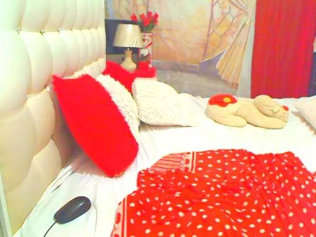 Live sex webcam photo for HOTLILLIE #291194848