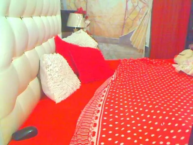 Live sex webcam photo for HOTLILLIE #291374115
