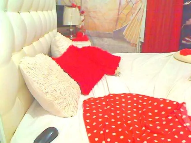 Live sex webcam photo for HOTLILLIE #291474575