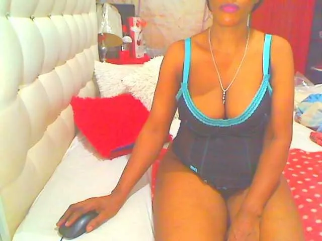 Live sex webcam photo for HOTLILLIE #291755662