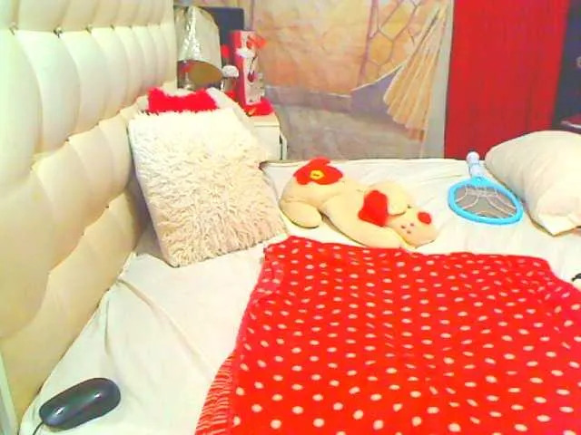 Live sex webcam photo for HOTLILLIE #291758639