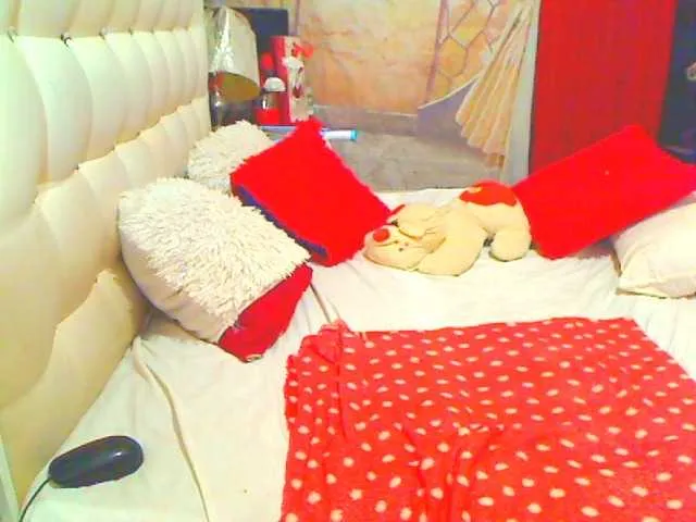 Live sex webcam photo for HOTLILLIE #291777344