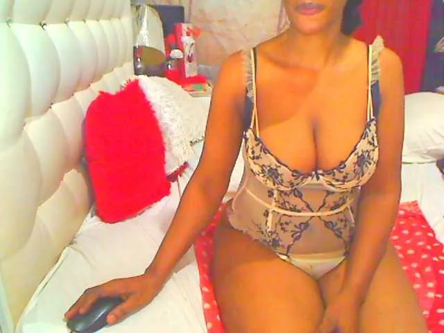 Live sex webcam photo for HOTLILLIE #291800880