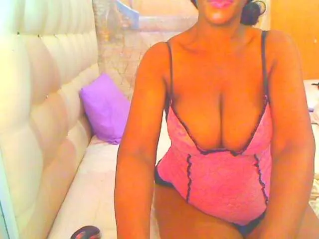 Live sex webcam photo for HOTLILLIE #293897663
