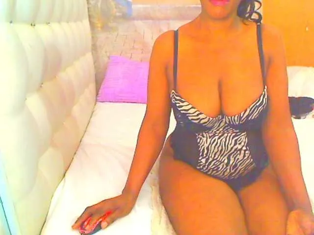 Live sex webcam photo for HOTLILLIE #294007446
