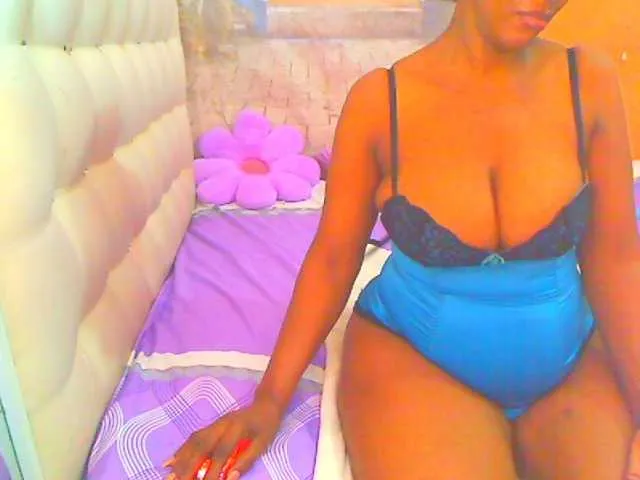 Live sex webcam photo for HOTLILLIE #294061680