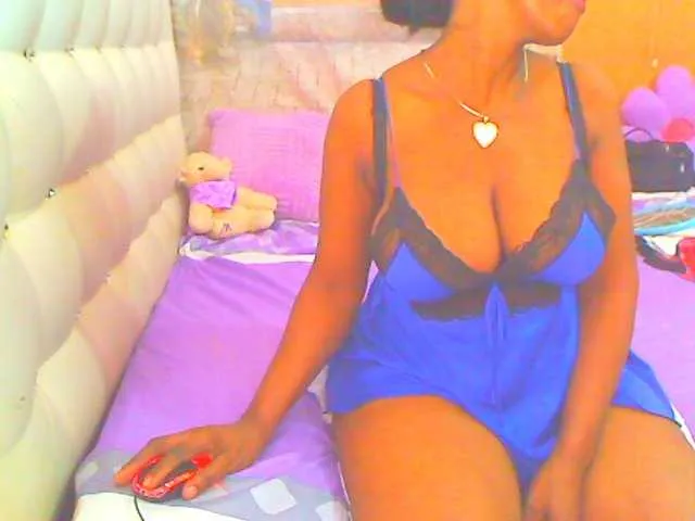 Live sex webcam photo for HOTLILLIE #294172475
