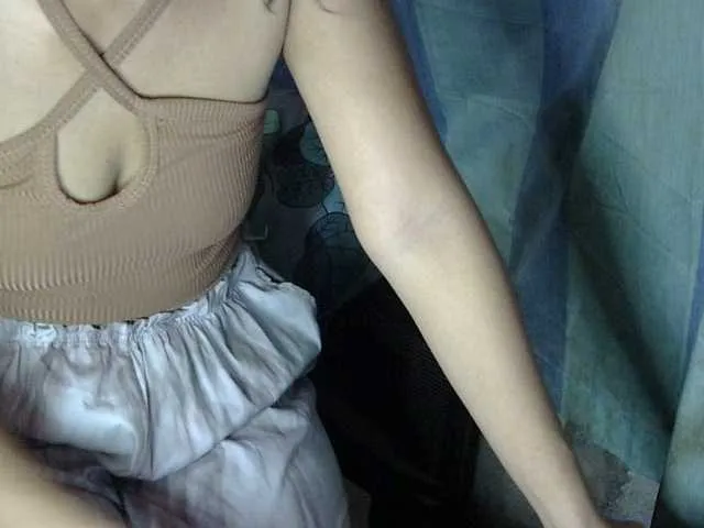 Live sex webcam photo for HOTTIEMEE #290988188