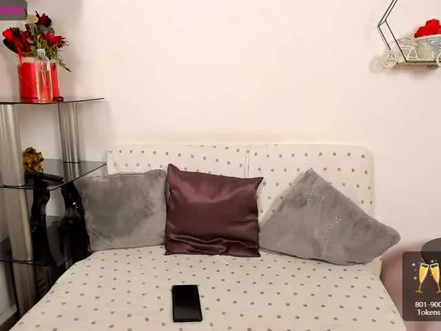 Live sex webcam photo for HOTbrunette69 #272511973