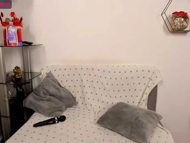 Live sex webcam photo for HOTbrunette69 #272712392