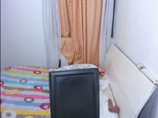 Live sex webcam photo for HUGETITS90XX #162550371