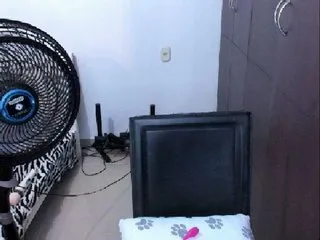 Live sex webcam photo for HUGETITS90XX #170914542