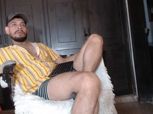 Live sex webcam photo for HUNT1814 #275639421