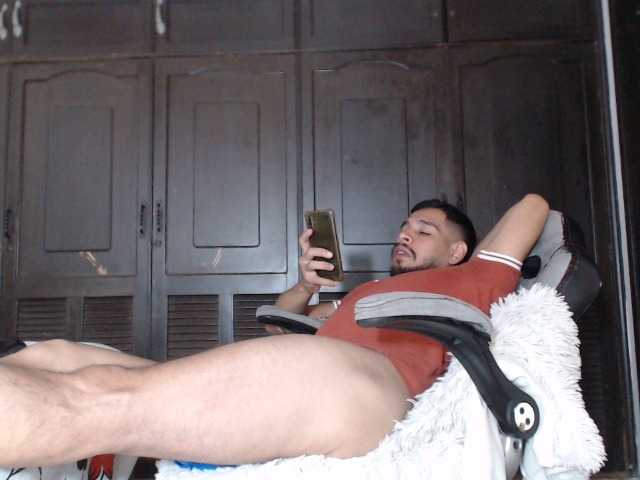 Live sex webcam photo for HUNT1814 #275654612