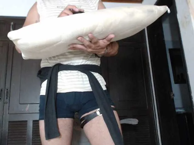 Live sex webcam photo for HUNT1814 #275669321