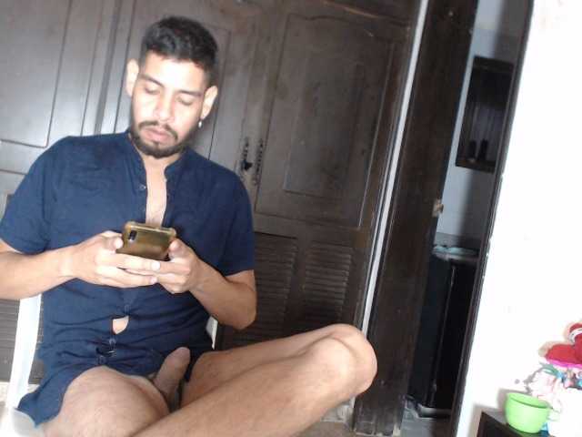 Live sex webcam photo for HUNT1814 #275682746