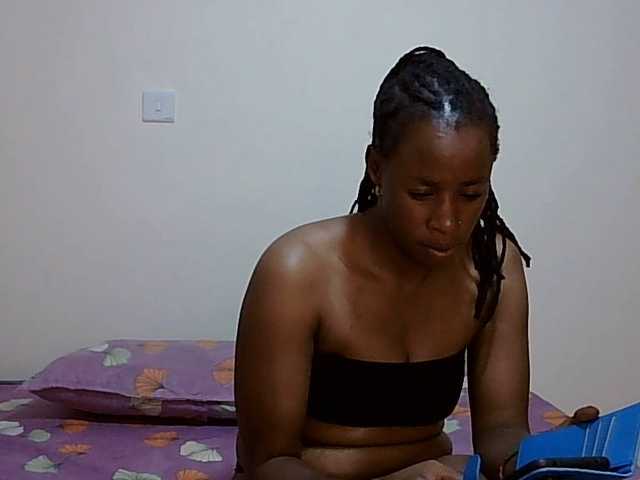 Live sex webcam photo for Hadassa29 #290393151